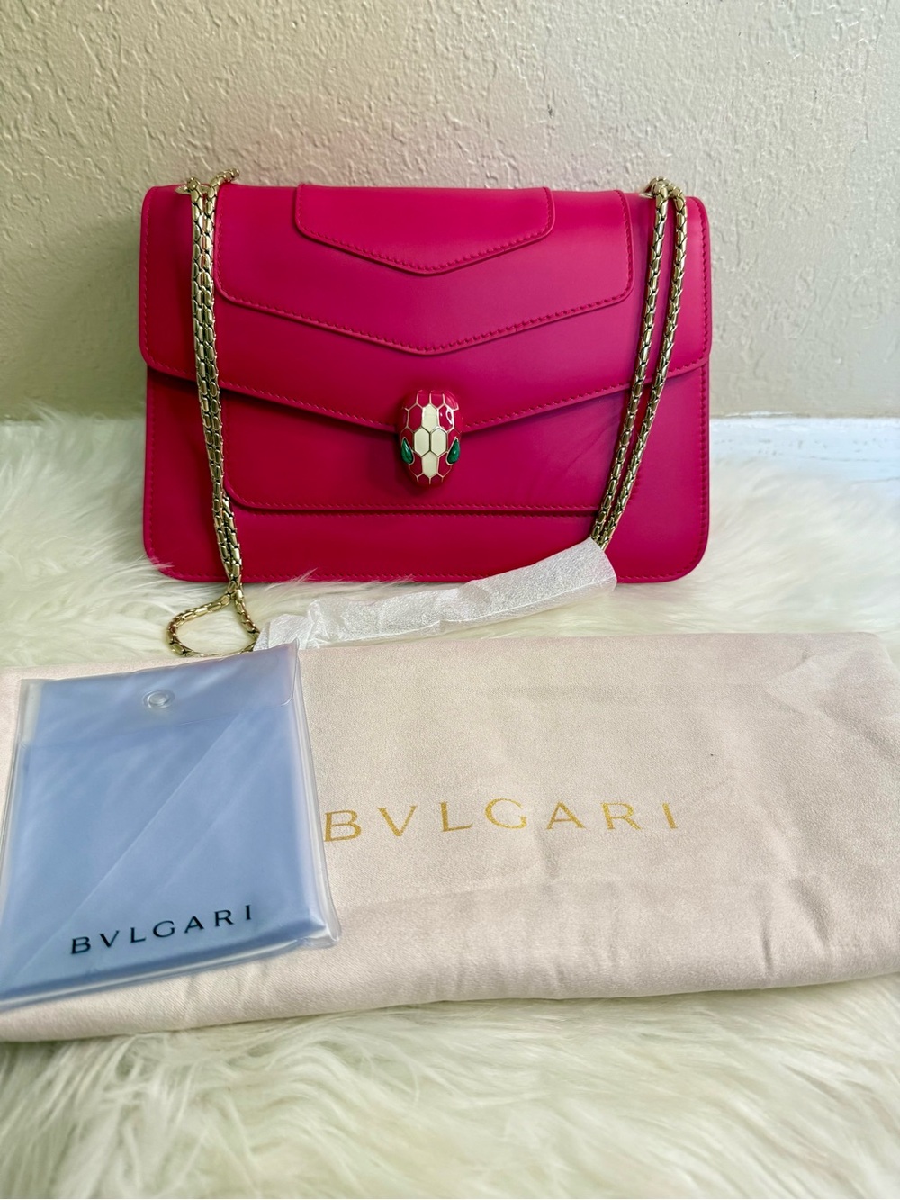 Brand New Bvlgari Serpenti Forever Medium Shoulder Bag in Fuchsia - Picture 2 of 16